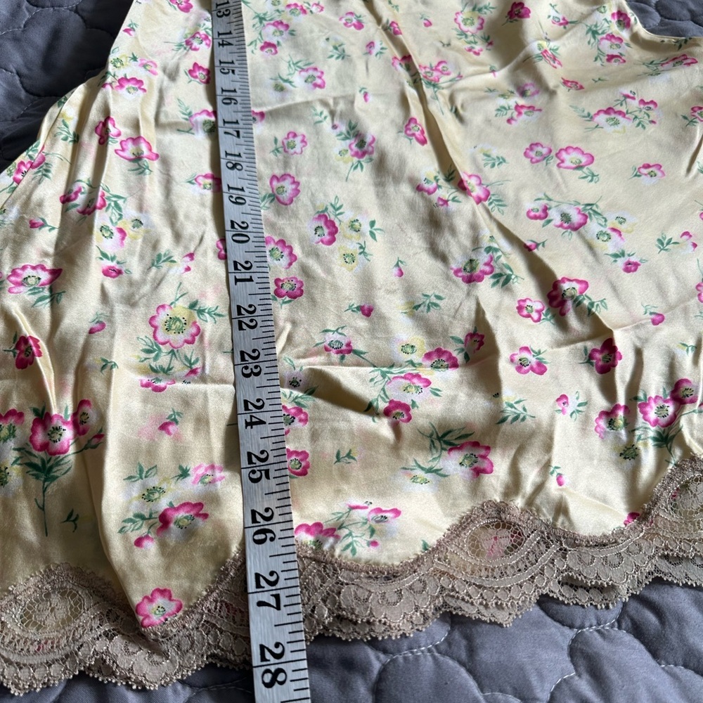 Victoria's Secret Yellow 100% silk Floral Lace Chemise EUC - Picture 6 of 8